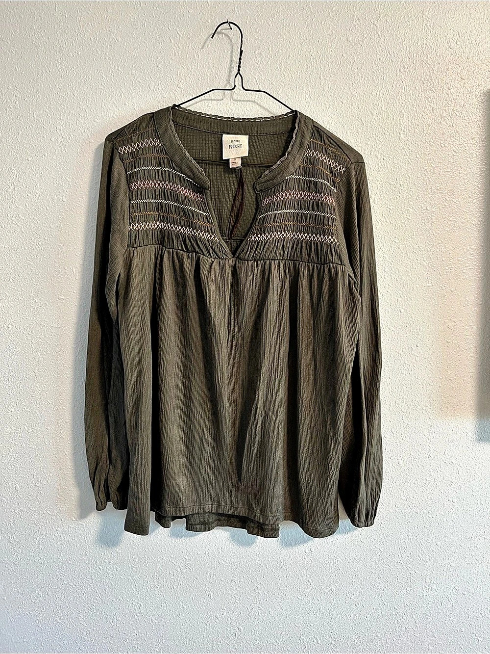 Knox Rose Embroidered Peasant Blouse in Sage Green Size Small